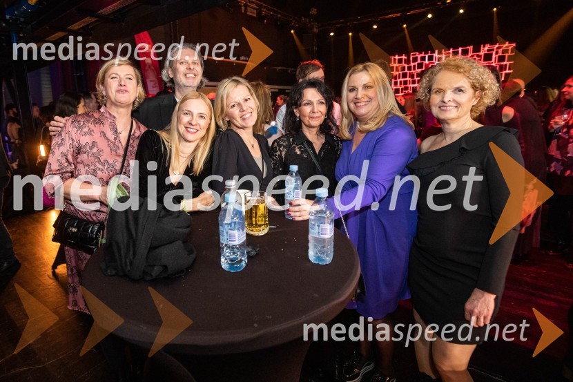  ... ;  ... ;  ... ;  Barbara  Kelšin, direktorica trženja, The Walt Disney Company Slovenia;  ... ;  Andreja Turnšek Petrovič, namestnica direktorja trženja, Europlakat d.o.o.;  ... Outstanding 2022, presežki v zunanjem oglaševanju, DRUŽENJE