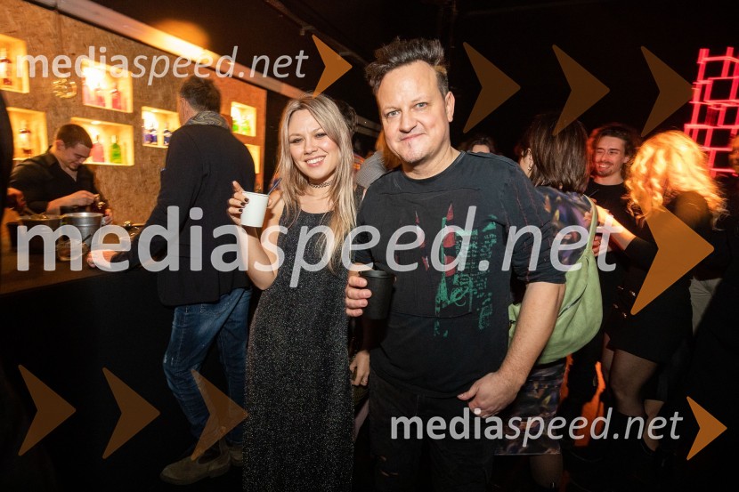  Aleksandra Josić, pevka skupine King Foo;  Rok Golob, King Foo, bobnarOutstanding 2022, presežki v zunanjem oglaševanju, DRUŽENJE