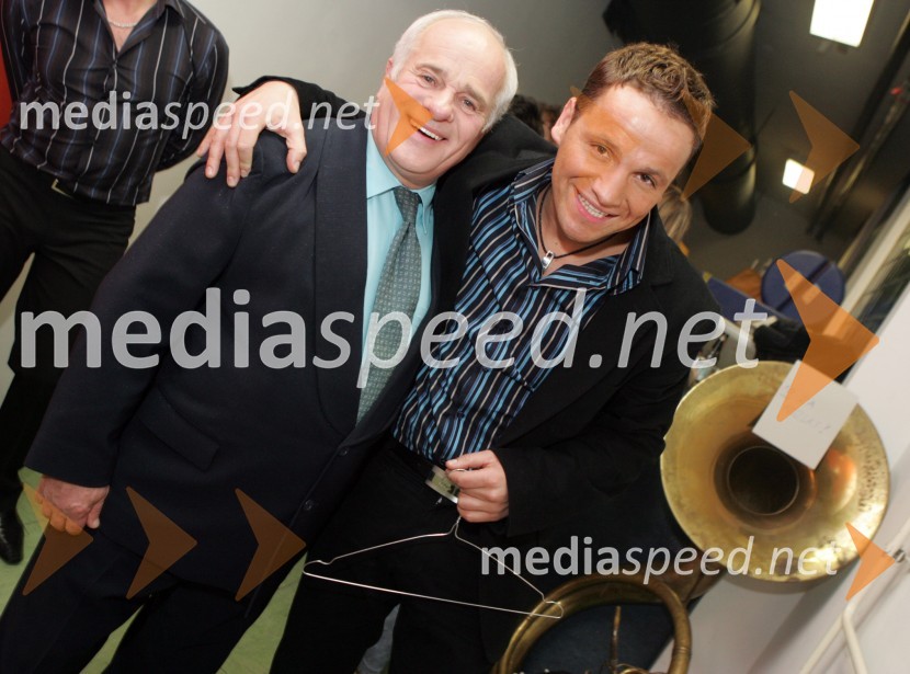 Marjan Zgonc, pevec in Jani Pavec, skupina Atomik HarmonikRazglasitev Slovenca leta 2005 Nedeljskega dnevnika