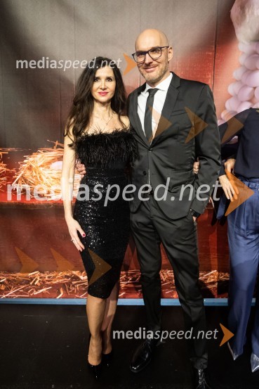 dr. dent. med. Branka Vran Benkovič, zobozdravnica;  Urban  Korenjak, direktor trženja EuroplakatOutstanding 2022, presežki v zunanjem oglaševanju, DRUŽENJE