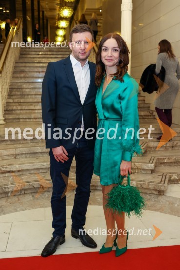  Jurij Štukovnik, direktor, Tovarna idej;  Maja ČuićRomeo in Julija, jubilejna predstava ob 30-letnici umetniškega ustvarjanja Valentine Turcu