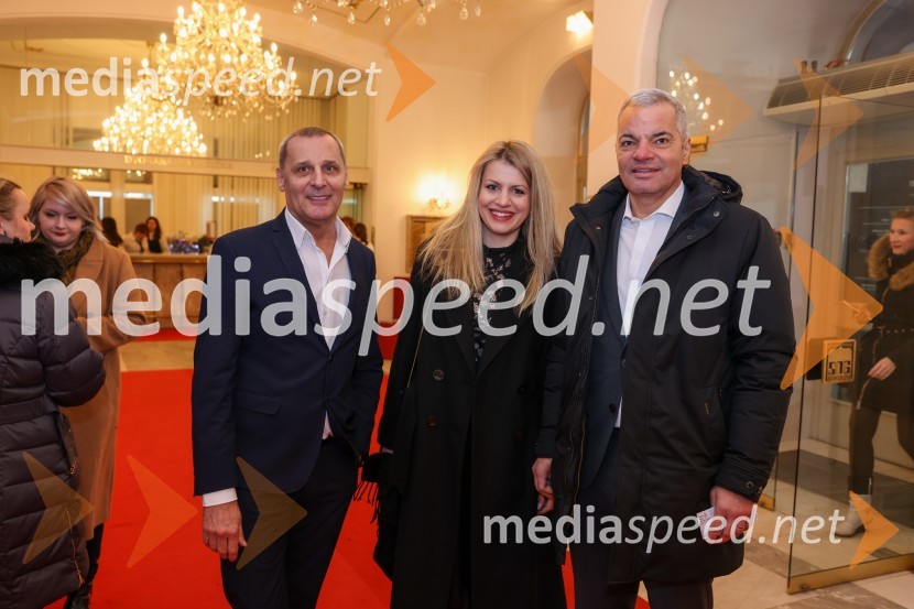  Danilo Rošker, direktor SNG Maribor;  Katja Arsenovič, direktorica Rožmarin Hospitality Group;  Aleksander Saša Arsenovič, župan, Mestna občina MariborRomeo in Julija, jubilejna predstava ob 30-letnici umetniškega ustvarjanja Valentine Turcu
