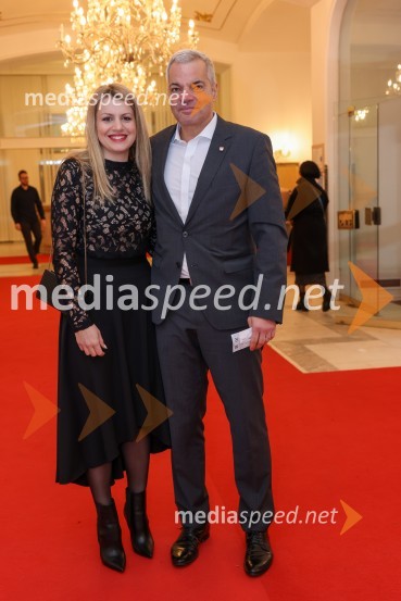  Katja Arsenovič, direktorica Rožmarin Hospitality Group;  Aleksander Saša Arsenovič, župan, Mestna občina MariborRomeo in Julija, jubilejna predstava ob 30-letnici umetniškega ustvarjanja Valentine Turcu