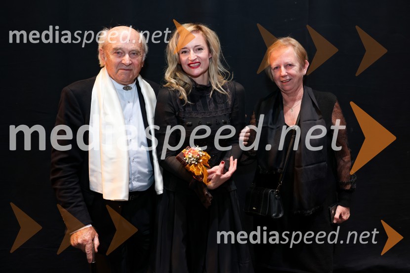  Janez  Mejač, nekdanji baletnik;  Valentina Turcu, koreografinja in baletna solistka;  ... Romeo in Julija, jubilejna predstava ob 30-letnici umetniškega ustvarjanja Valentine Turcu