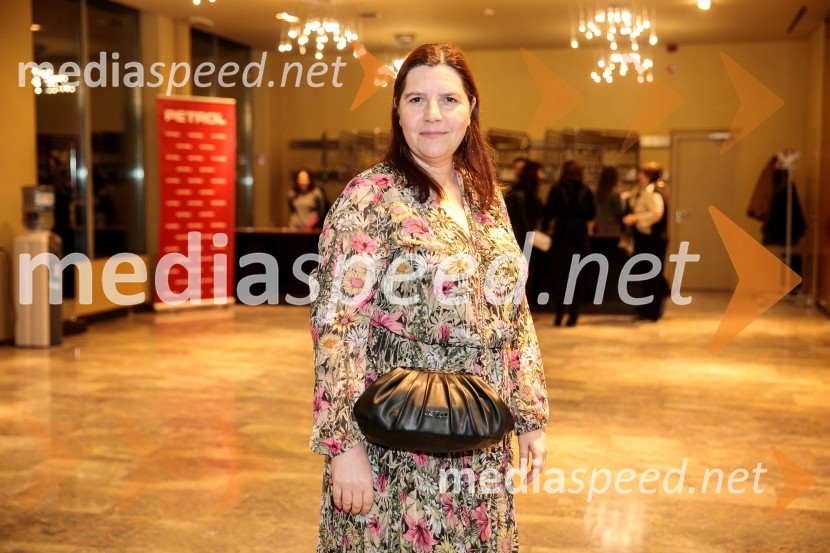  Teja Pelko, novinarka, Svet24Ruta Grupa Triglav 2023, odprtje gledališkega festivala s premierno uprizoritvijo drame Praznovanje