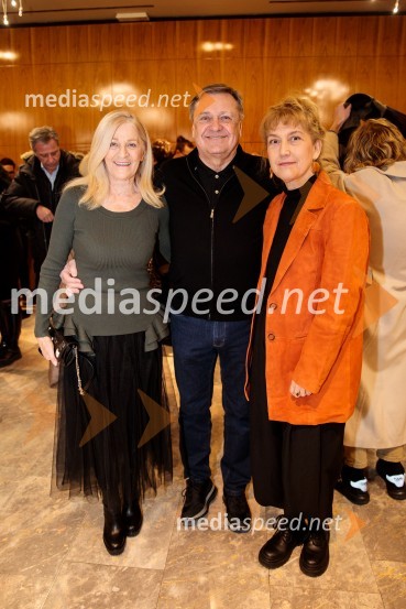  Mija Janković, soproga Zorana Jankovića;  Zoran Janković, župan, Mestna občina Ljubljana;  Barbara Hieng Samobor, direktorica in umetniška vodja MGLRuta Grupa Triglav 2023, odprtje gledališkega festivala s premierno uprizoritvijo drame Praznovanje