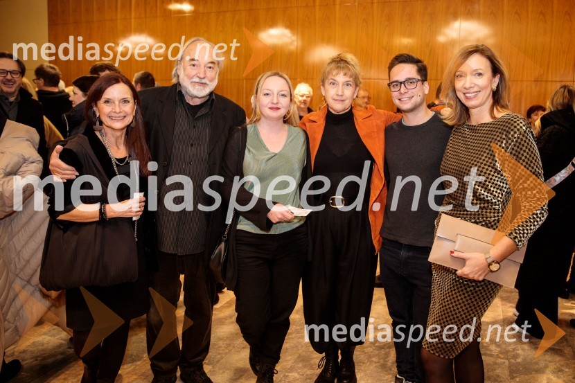  Darja Hlavka Godina, glasbena oblikovalka;  Karpo Godina, režiser;  Hana Godina;  Barbara Hieng Samobor, direktorica in umetniška vodja MGL;  Tom Klemen, bloger; mag. Ladeja Godina Košir, voditeljica platforme Circular Change, sopredsedujoča AmCham Komisiji za krožno gospodarstvo in delitveno ekonomijoRuta Grupa Triglav 2023, odprtje gledališkega festivala s premierno uprizoritvijo drame Praznovanje