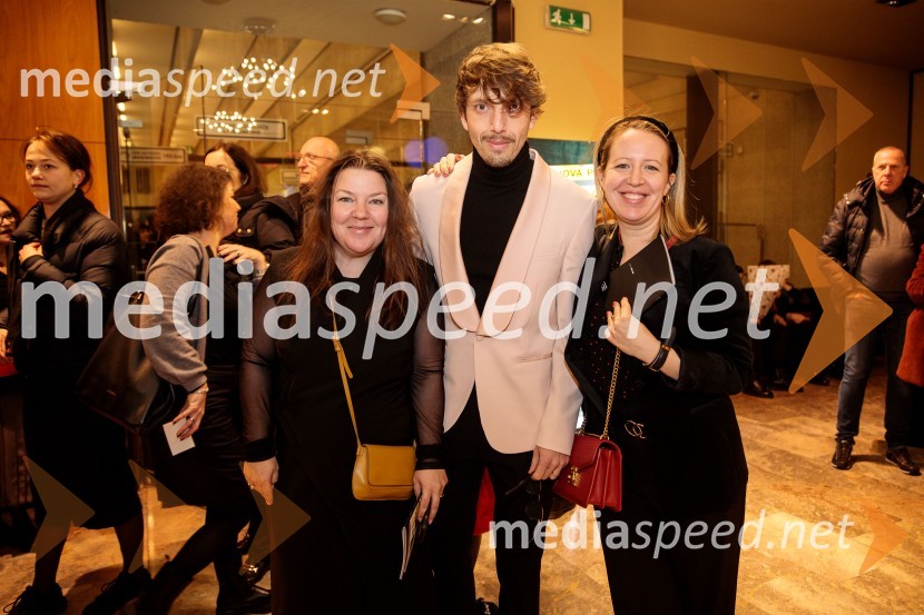  Tjaša Kolenc Filipčič, vodja upravljanja z blagovno znamko in direktorica marketinga v Skupini Triglav;  Aljoša  Bagola, izvršni kreativni direktor Pristop Creative;  ... Ruta Grupa Triglav 2023, odprtje gledališkega festivala s premierno uprizoritvijo drame Praznovanje