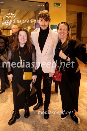  Tjaša Kolenc Filipčič, vodja upravljanja z blagovno znamko in direktorica marketinga v Skupini Triglav;  Aljoša  Bagola, izvršni kreativni direktor Pristop Creative;  ... Ruta Grupa Triglav 2023, odprtje gledališkega festivala s premierno uprizoritvijo drame Praznovanje