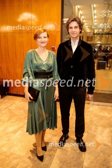 dr. Asta Vrečko, ministrica za kulturo;  Luka Mesec, podpredsednik vlade in minister za delo, družino, socialne zadeve in enake možnostiRuta Grupa Triglav 2023, odprtje gledališkega festivala s premierno uprizoritvijo drame Praznovanje