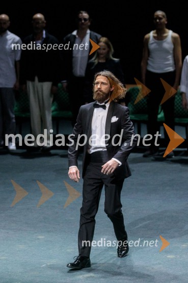  Tomo Tomšič, igralecRuta Grupa Triglav 2023, odprtje gledališkega festivala s premierno uprizoritvijo drame Praznovanje