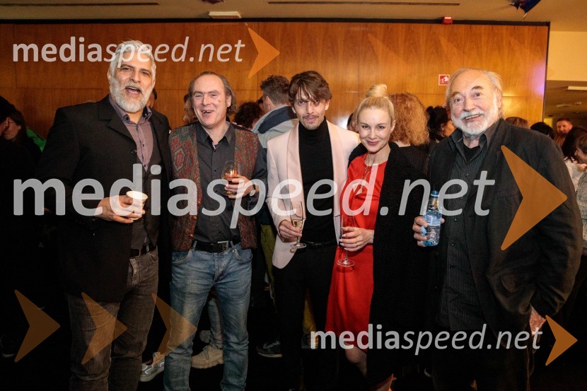  Sebastian Cavazza, dramski in filmski igralec;  ... ;  Aljoša  Bagola, izvršni kreativni direktor Pristop Creative;  Iva Krajnc Bagola, igralka;  Karpo Godina, režiserRuta Grupa Triglav 2023, odprtje gledališkega festivala s premierno uprizoritvijo drame Praznovanje