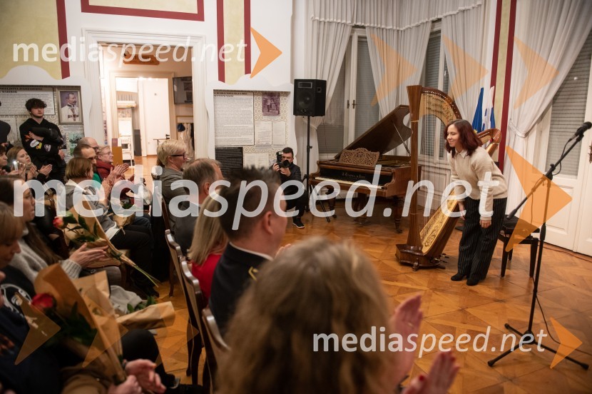  Aleksandra Mohorko, harfistka