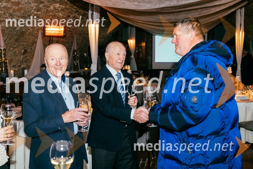  Božo Dimnik, lobist in poslovnež, častni konzul Hrvaške;  prof. dr. Šime Ivanjko,  upokojeni predavatelj Pravne fakultete Univerze v Mariboru;  ... Redna letna skupščina Slovenskega konzularnega zbora