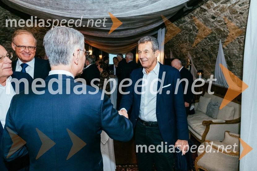  Franjo Bobinac, podpredsednik in generalni direktor za globalni marketing, Hisense International., predsednik Rokometne zveze Slovenije;  Stojan Petrič, nekdanji predsednik uprave družbe FMRRedna letna skupščina Slovenskega konzularnega zbora