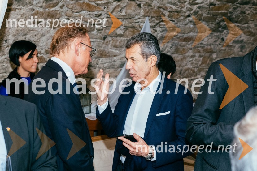  Janez  Škrabec, direktor Riko d.o.o.;  Stojan Petrič, nekdanji predsednik uprave družbe FMRRedna letna skupščina Slovenskega konzularnega zbora