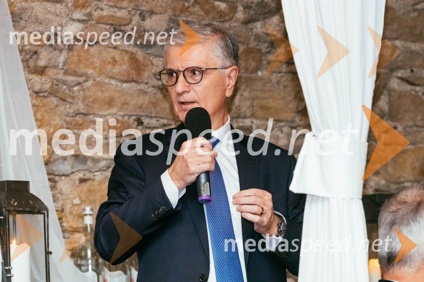  Franjo Bobinac, podpredsednik in generalni direktor za globalni marketing, Hisense International., predsednik Rokometne zveze SlovenijeRedna letna skupščina Slovenskega konzularnega zbora