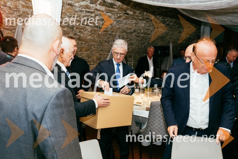  Franjo Bobinac, podpredsednik in generalni direktor za globalni marketing, Hisense International., predsednik Rokometne zveze SlovenijeRedna letna skupščina Slovenskega konzularnega zbora