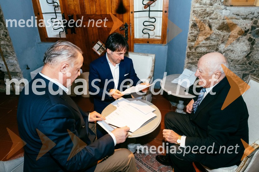  Anton Papež, direktor Interenerga in častni konzul Malezije;  Tomaž Kavčič, kuharski mojster, Pri Lojzetu, Zemono, podpredsednik BASS;  prof. dr. Šime Ivanjko,  upokojeni predavatelj Pravne fakultete Univerze v MariboruRedna letna skupščina Slovenskega konzularnega zbora