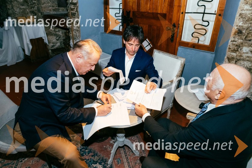  Anton Papež, direktor Interenerga in častni konzul Malezije;  Tomaž Kavčič, kuharski mojster, Pri Lojzetu, Zemono, podpredsednik BASS;  prof. dr. Šime Ivanjko,  upokojeni predavatelj Pravne fakultete Univerze v MariboruRedna letna skupščina Slovenskega konzularnega zbora