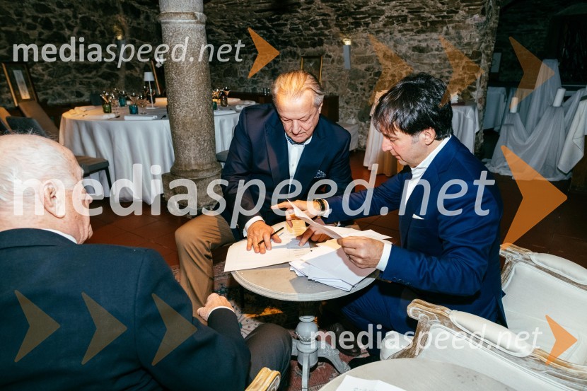  Anton Papež, direktor Interenerga in častni konzul Malezije;  Tomaž Kavčič, kuharski mojster, Pri Lojzetu, Zemono, podpredsednik BASSRedna letna skupščina Slovenskega konzularnega zbora