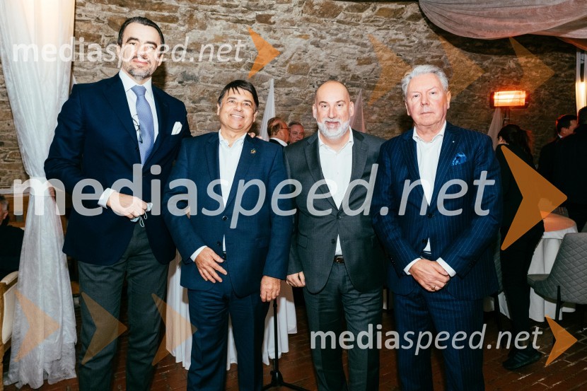  Vojislav Kovač,  častni konzul Črne Gore v Sloveniji;  ... ;  ... ;  Nedjan Brataševec, častni konzul PoljskeRedna letna skupščina Slovenskega konzularnega zbora