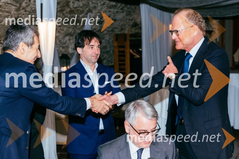  Stojan Petrič, nekdanji predsednik uprave družbe FMR;  Tomaž Kavčič, kuharski mojster, Pri Lojzetu, Zemono, podpredsednik BASS;  Matjaž Han, minister za gospodarski razvoj in tehnologijo;  Janez  Škrabec, direktor Riko d.o.o.Redna letna skupščina Slovenskega konzularnega zbora