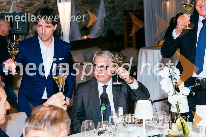  Tomaž Kavčič, kuharski mojster, Pri Lojzetu, Zemono, podpredsednik BASS;  Matjaž Han, minister za gospodarski razvoj in tehnologijoRedna letna skupščina Slovenskega konzularnega zbora