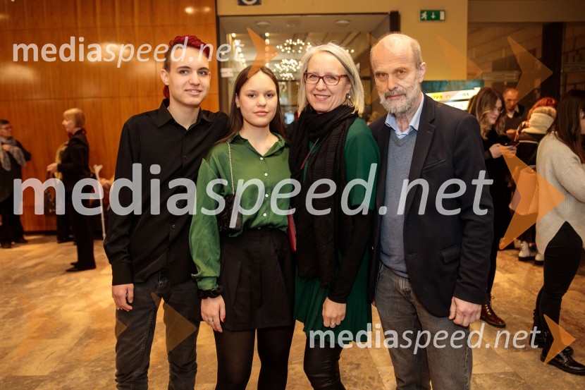  Taras Petrovčič;  Anastazija Petrovčič;  Ksenija Horvat, novinarka;  Janez  Lombergar, nekdanji direktor Televizije Slovenija Zaljubljeni Shakespeare, predstava v sklopu gledališkega festivala Ruta Grupa Triglav 2023