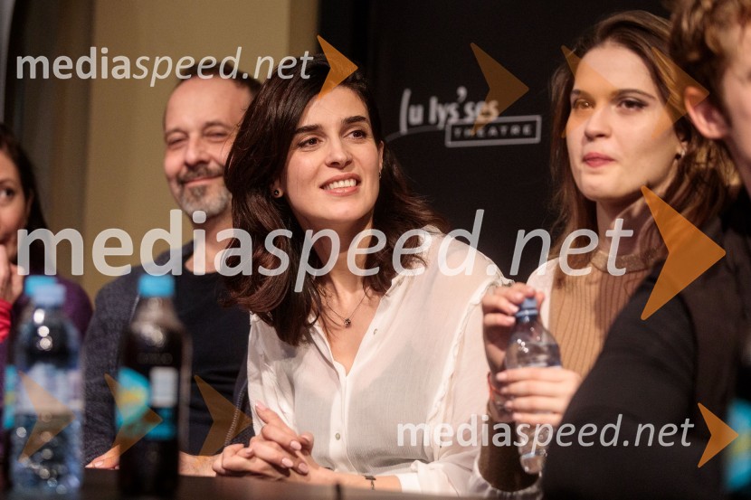  Andrej Šepetkovski, igralec;  Ana Tomović, filmska režiserka;  Stanislava Nikolić, igralkaZaljubljeni Shakespeare, predstava v sklopu gledališkega festivala Ruta Grupa Triglav 2023