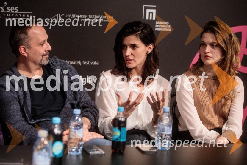  Andrej Šepetkovski, igralec;  Ana Tomović, filmska režiserka;  Stanislava Nikolić, igralkaZaljubljeni Shakespeare, predstava v sklopu gledališkega festivala Ruta Grupa Triglav 2023
