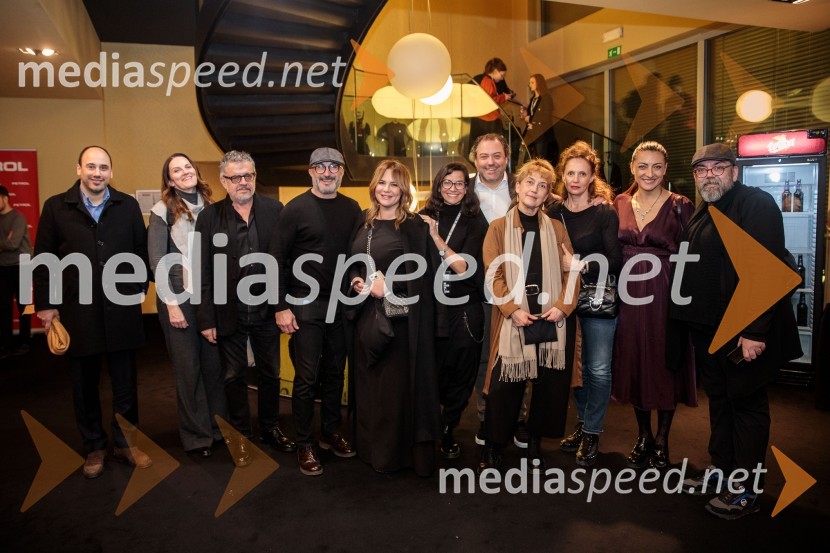  ... ;  Dubravka Drakić, igralka;  Branislav Mićunović, kulturni minister Črne Gore;  Dušan Kovačević, igralec;  Nina Redzepagic;  Simona  Belle, služba za stike z javnostmi MGL;  ... ;  Barbara Hieng Samobor, direktorica in umetniška vodja MGL;  ... ;  ... ;  Srđan Obrenović, producentZaljubljeni Shakespeare, predstava v sklopu gledališkega festivala Ruta Grupa Triglav 2023