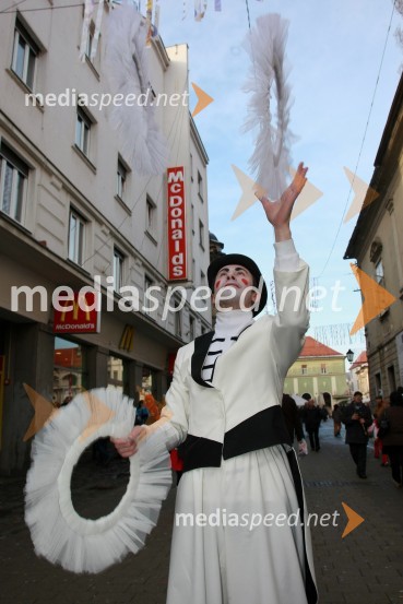 Pustna maskaPustna povorka v Mariboru