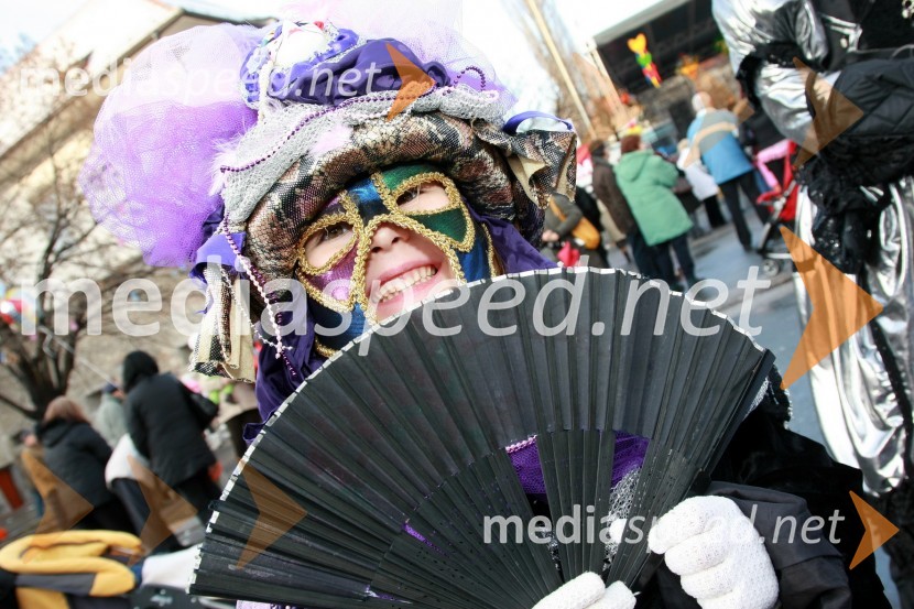 Pustna maskaPustna povorka v Mariboru