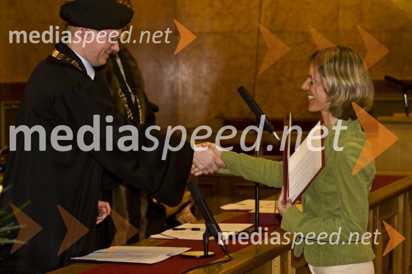 Prof. dr. Martin Germ, prodekan za podiplomski študij, informacijski sistem in založništvo Filozofske fakultete Univerze v Ljubljani in dr. Manca Kandare, doktorica znanosti s področja psihologijePromocija doktorjev znanosti Univerze v Ljubljani