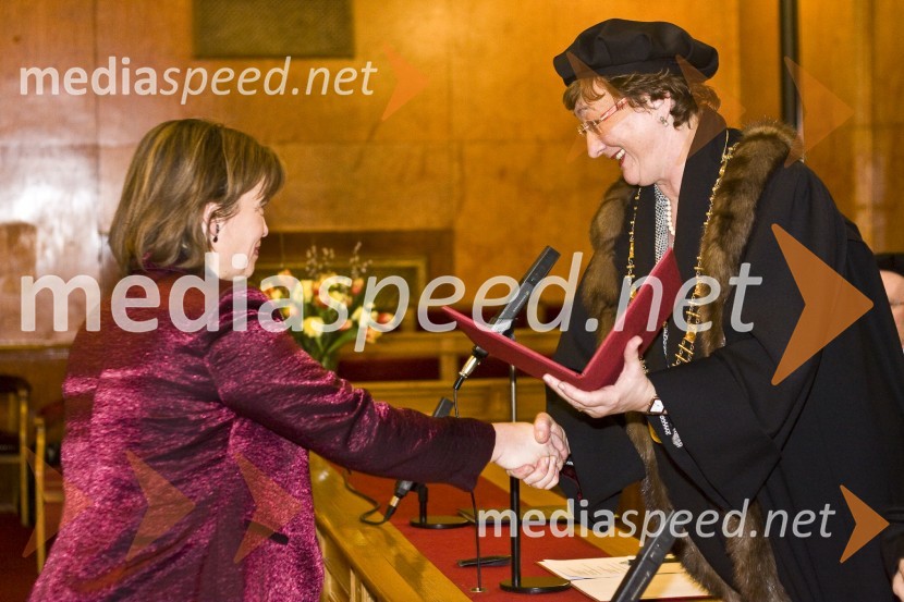 Dr. Breda Jakovac Strajn, doktorica znanosti s področja veterinarske medicine in prorektorica prof. dr. Julijana Kristl, promotorPromocija doktorjev znanosti Univerze v Ljubljani