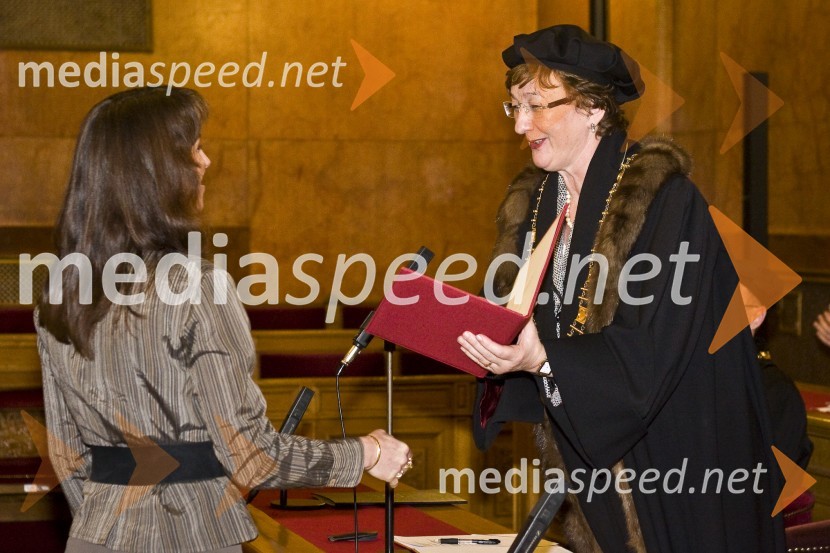 Dr. Ester Lovšin Barle, doktorica znanosti s področja veterinarske medicine in prorektorica prof. dr. Julijana Kristl, promotorPromocija doktorjev znanosti Univerze v Ljubljani