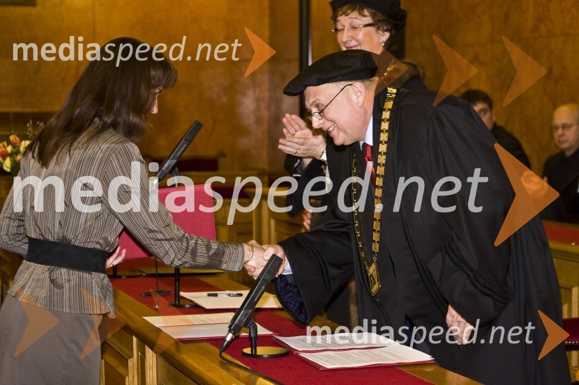 Dr. Ester Lovšin Barle, doktorica znanosti s področja veterinarske medicine in prof. dr. Marjan Kosec, dekan Veterinarske fakultete Univerze v LjubljaniPromocija doktorjev znanosti Univerze v Ljubljani