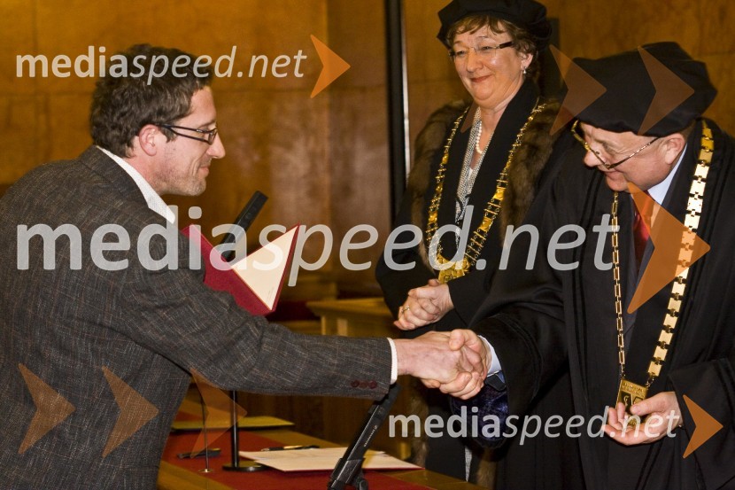 Dr. Matjaž Mesarič, doktor znanosti s področja veterinarske medicine, prorektorica prof. dr. Julijana Kristl, promotor in prof. dr. Marjan Kosec, dekan Veterinarske fakultete Univerze v LjubljaniPromocija doktorjev znanosti Univerze v Ljubljani