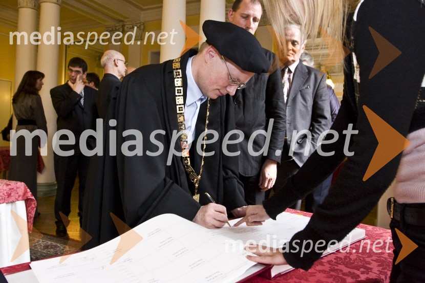 Prof. dr. Martin Germ, prodekan za podiplomski študij, informacijski sistem in založništvo Filozofske fakultete Univerze v LjubljaniPromocija doktorjev znanosti Univerze v Ljubljani