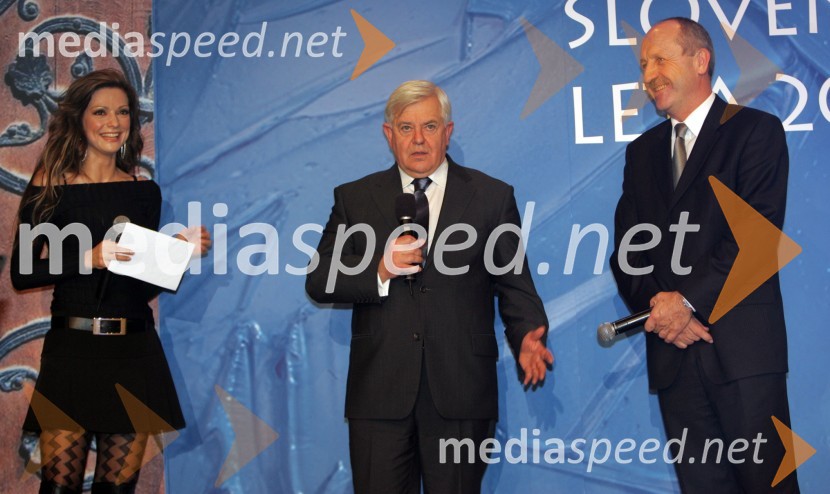 Natalija Verboten, pevka, Milan Kučan, nekdanji predsednik Republike Slovenije in Branko Pavlin, predsednik uprave časopisne družbe DnevnikRazglasitev Slovenca leta 2005 Nedeljskega dnevnika