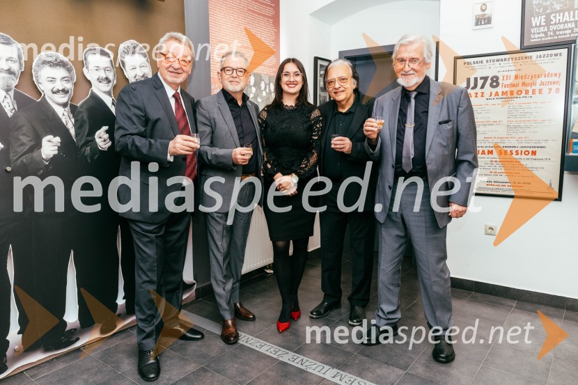  Marjan Petan, glasbenik;  Tomaž Kozlevčar, vokalist;  ... ;  Oto Pestner, pevec;  Dare Hering, glasbenikOto Pestner in New Swing Quartet 55 let, napoved velike turneje