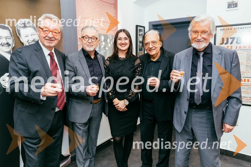  Marjan Petan, glasbenik;  Tomaž Kozlevčar, vokalist;  ... ;  Oto Pestner, pevec;  Dare Hering, glasbenikOto Pestner in New Swing Quartet 55 let, napoved velike turneje