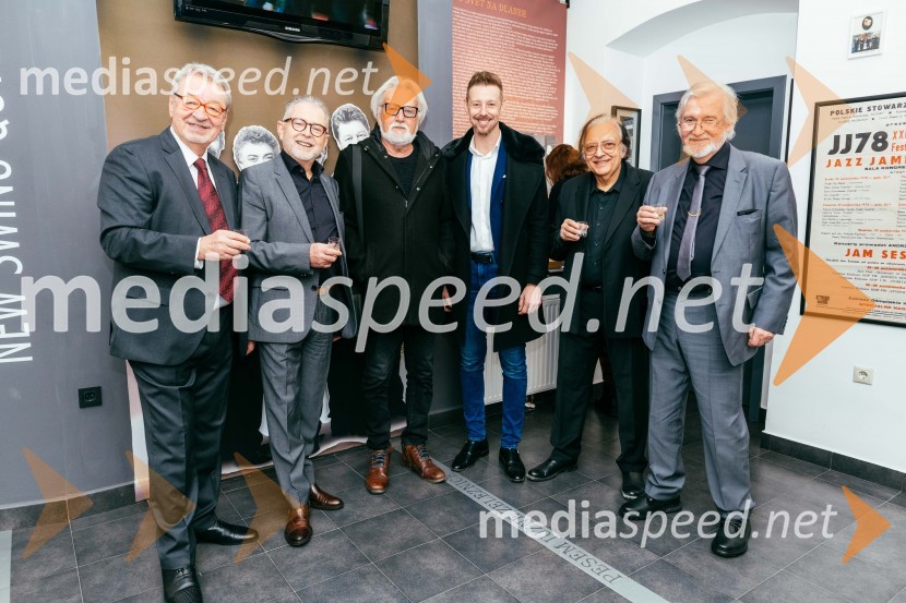  Marjan Petan, glasbenik;  Tomaž Kozlevčar, vokalist;  ... ;  ... ;  Oto Pestner, pevec;  Dare Hering, glasbenikOto Pestner in New Swing Quartet 55 let, napoved velike turneje