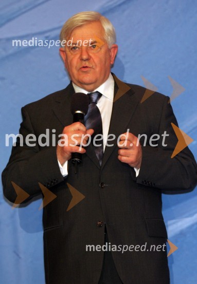 Milan Kučan, nekdanji predsednik Republike SlovenijeRazglasitev Slovenca leta 2005 Nedeljskega dnevnika