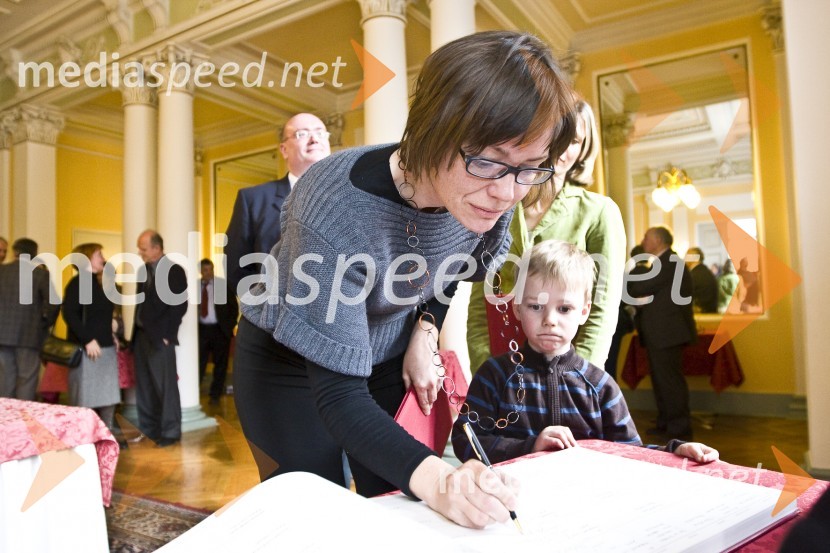 Dr. Simona Bergoč, doktorica znanosti s področja jezikoslovjaPromocija doktorjev znanosti Univerze v Ljubljani