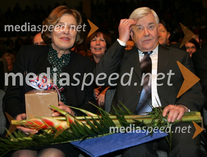 Milan Kučan, nekdanji predsednik Republike Slovenije z ženo ŠtefkoRazglasitev Slovenca leta 2005 Nedeljskega dnevnika