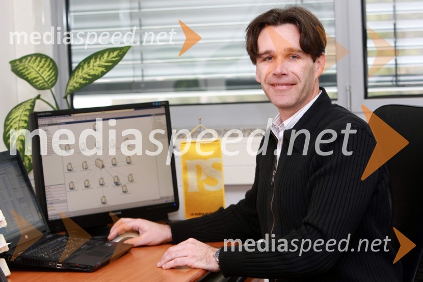 Smiljan Švarc, vodja Službe za sistemski inženiring Sektorja za informatiko Pošte SlovenijePoštni logistični center Maribor