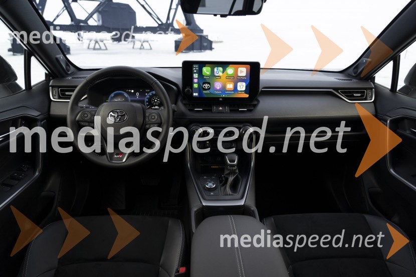 Novi športni terenec RAV4 GR Sport