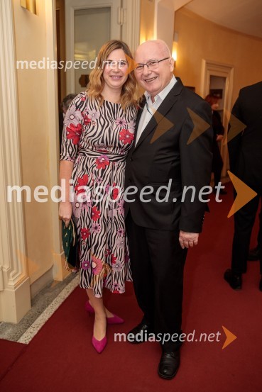  Barbara Čepirlo Čičigoj, odnosi z javnostjo Opera in Balet Ljubljana;  Janez Platiše, fotograf in urednik portala Seniorji.infoItalijanka v Alžiru, premiera opere v SNG Opera in balet Ljubljana